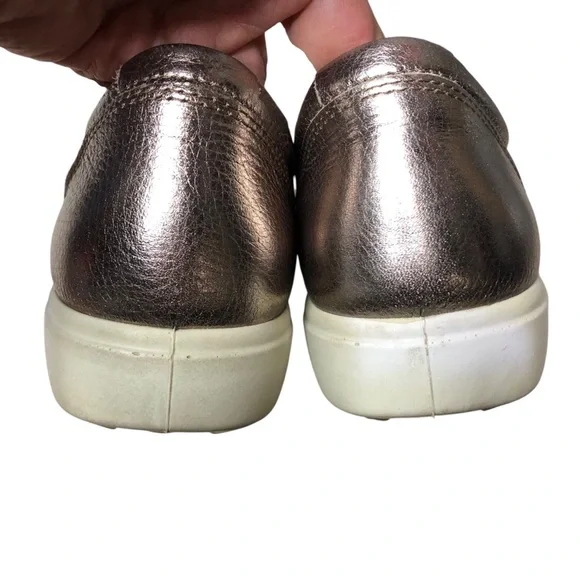 Ecco Metallic Sneaker Women Sz 41 US10 Wide Quilted Leather Bronze Casual Laced - Picture 7 of 11